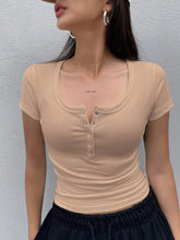 SOLID COLOR RIBBED KNIT SHORT SLEEVE T-SHIRT